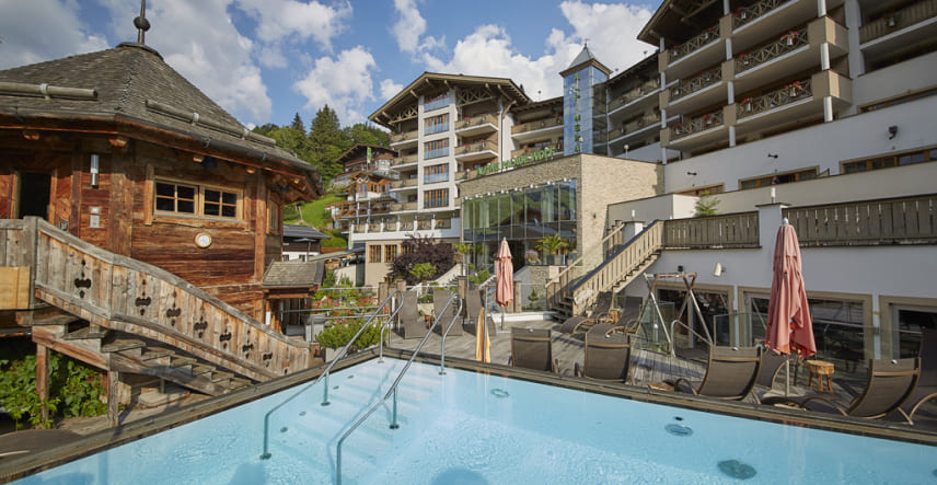 Hallenbad, Außen- & Whirlpool im Wellnesshotel