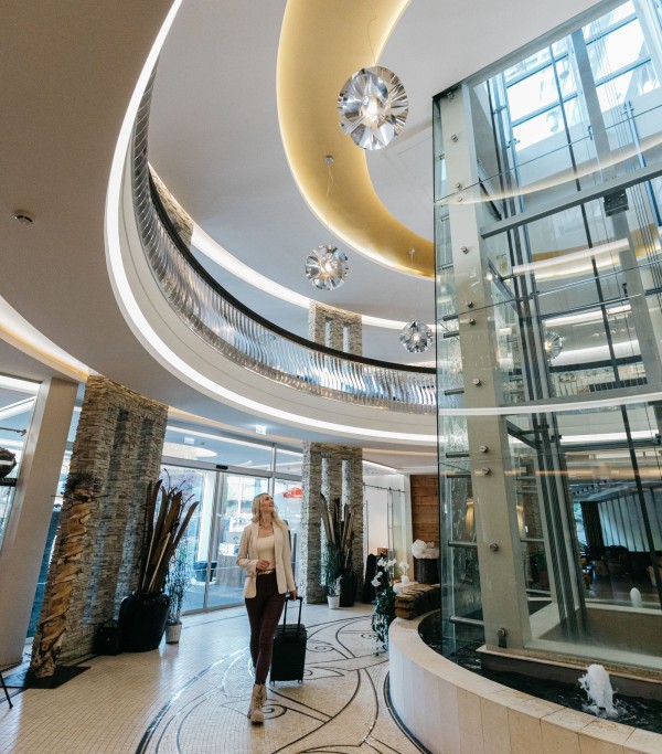 Entrance hall in the Hotel Alpine Palace