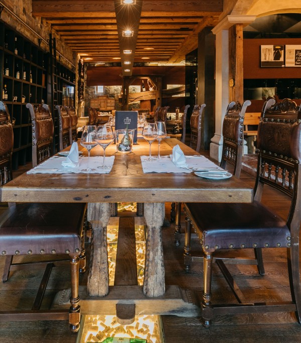 Dinner in a themed room