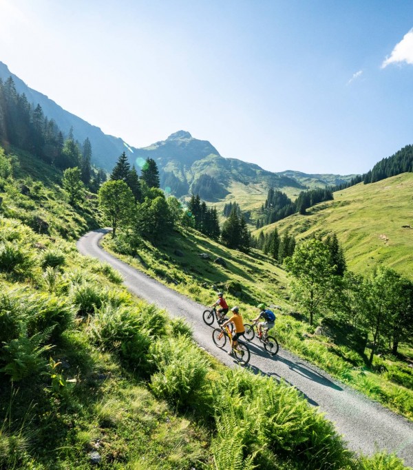 E-bikers in Saalbach, Austria's leading mountain bike region © saalbach.com, Stefan Voitl