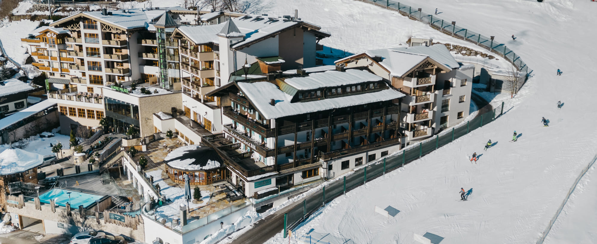 Hotel Alpine Palace on the ski slope and gondola lift in Saalbach-Hinterglemm