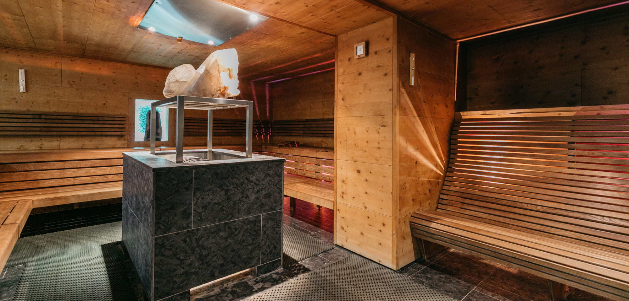 Saunabereich im Hotel Alpine Palace im Glemmtal, Salzburger Land