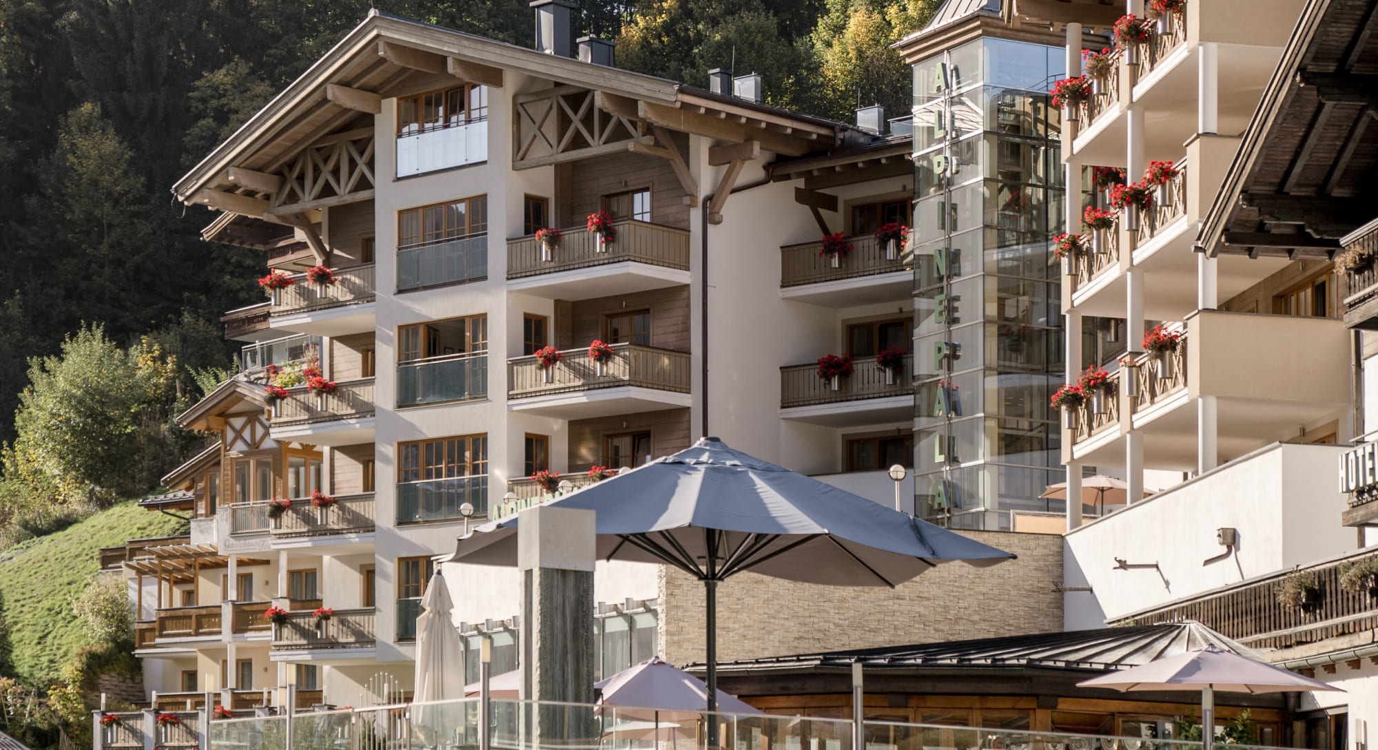 Das Hotel Alpine Palace im Sommer