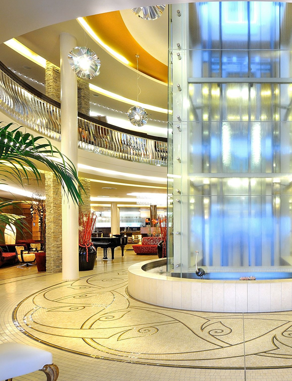 Eingangshalle im Hotel Alpine Palace