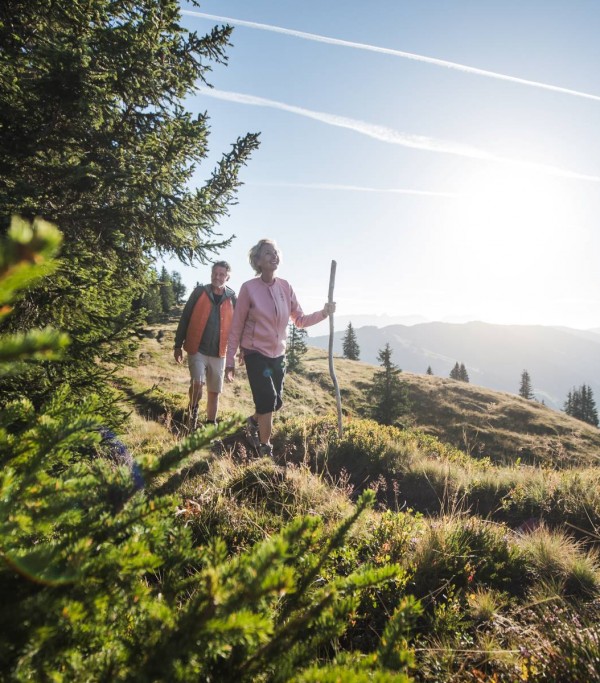 Genussvolle Wanderung © saalbach.com, Mia Knoll