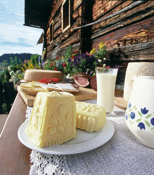 Delicacies from the region at the Wolfshütte