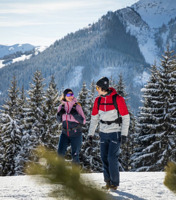 Winterwanderung im Urlaub in Österreich © saalbach.com, Mirja Geh