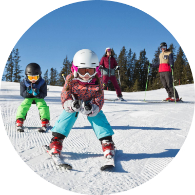 Kind beim Skifahren lernen © saalbach.com, Mirja Geh